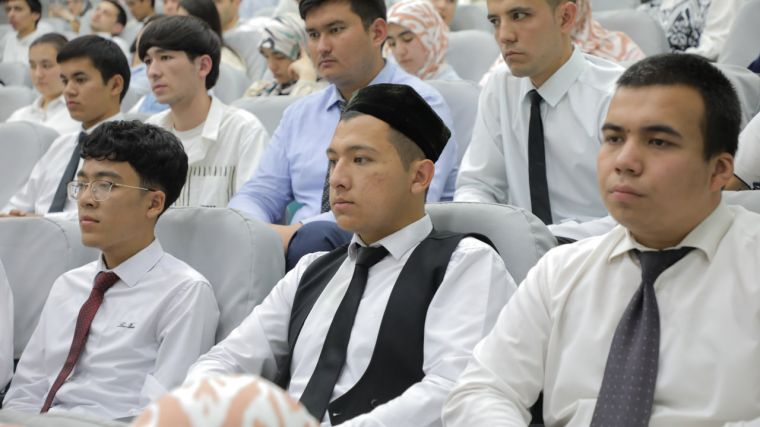 “Islom – salomatlik targ‘ibotchisi” mavzusidagi anjuman qizg‘in muhokamalarga boy bo‘ldi