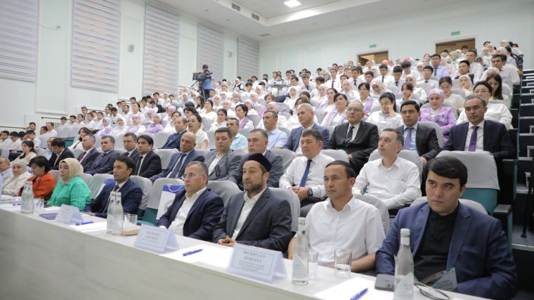 “Islom – salomatlik targ‘ibotchisi” mavzusidagi anjuman qizg‘in muhokamalarga boy bo‘ldi