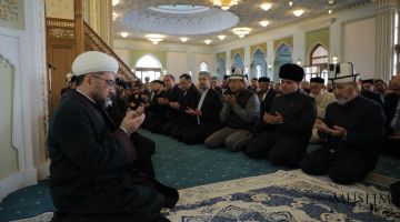 Anjumanga tashrif buyurgan ulamolar juma namozini ado etdilar