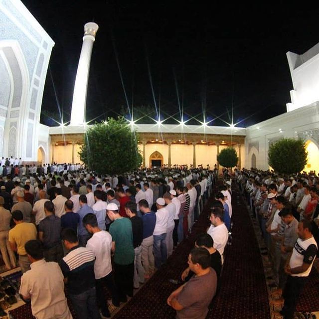 TAROVIH NAMOZI QANDAY ADO ETILADI?