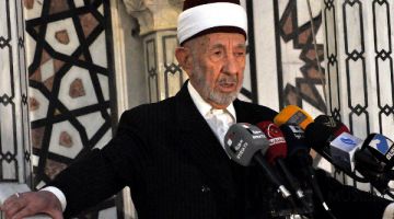 Masjidda namozdan keyin duo qilmay turib ketadiganlarga eslatma! (video)