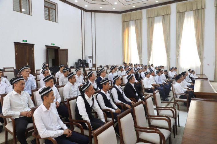Imom Termiziy o'rta maxsus islom ta'lim muassasasida ilk qori talabalar etishib chiqdi