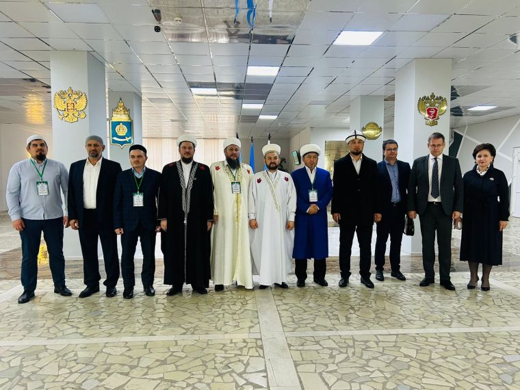 عقد في أستراخان بالاتحاد الروسي المؤتمر العلمي والديني الدولي الأول حول الموضوع 