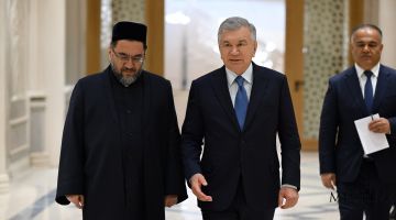 Президент Шавкат Мирзиёев ташрифни Имом Бухорий мақбараси зиёратидан бошлади 