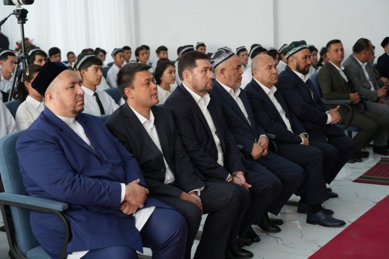 Muftiy hazratlari Andijon safarini ilm maskanidan boshladilar