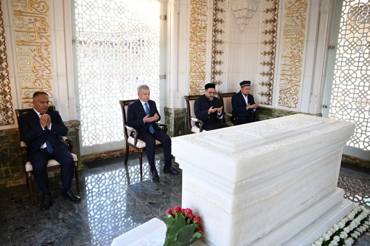 Birinchi Prezident maqbarasi ziyorat qilindi