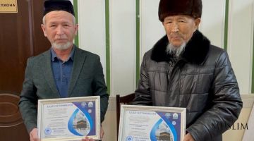 Устозларга умра йўлланмаси ҳадя этилди