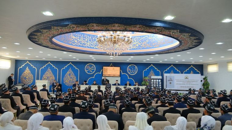 Ўзбекистон мусулмонлари идораси раиси, муфтий Шайх Нуриддин Холиқназар ҳазратларининг «ЭЙ БАНДАЛАРИМ… Бир қудсий ҳадис шарҳи» китоби тақдимоти