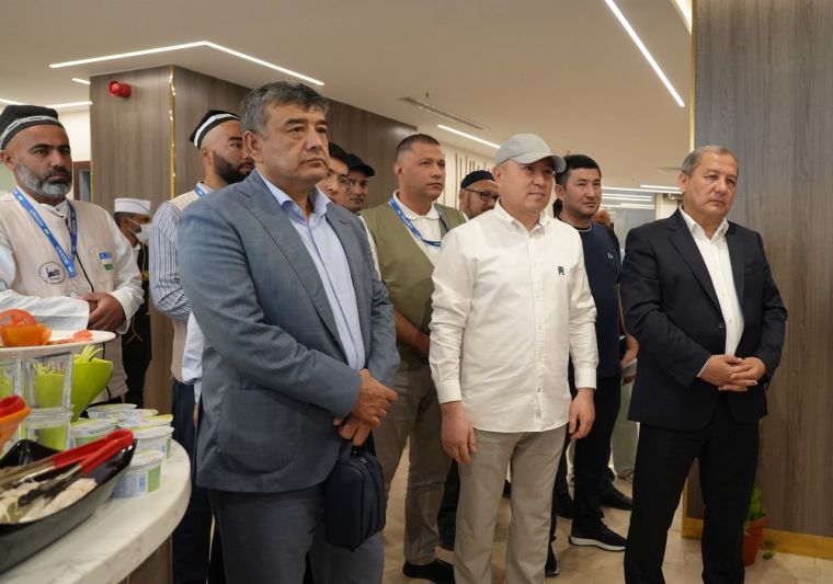 Зиёратчилар билан мулоқот қилиниб, шароитлар кўздан кечирилди