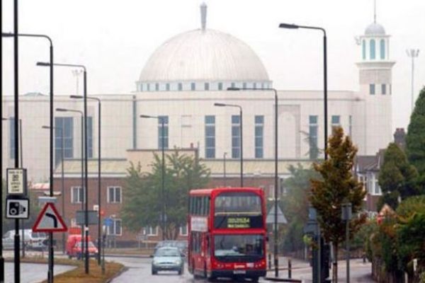 Londonda 423 masjid va 100 shariat sudi faoliyat yuritadi