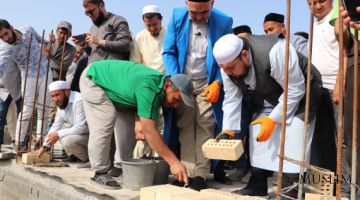 تم وضع اللبنة الأولى لبناء المسجد