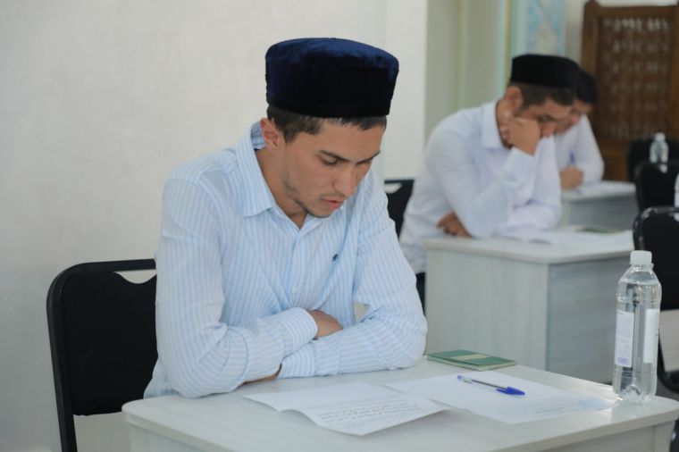 بدأت امتحانات القبول لدورة الماجستير في معهد طشقند الإسلامي والمعهد الإسلامي بإسم الإمام الترمذي