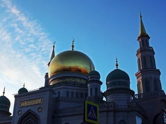 Moskva masjidi imomi yo'l harakatiga oid fatvoga munosabat bildirdi