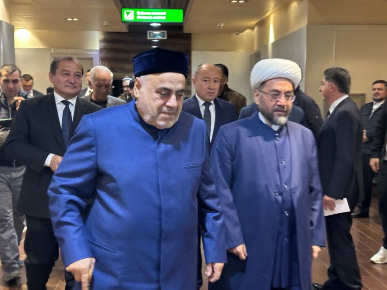 Xalqaro anjuman ishtirokchilari ehtirom ila kutib olinmoqda