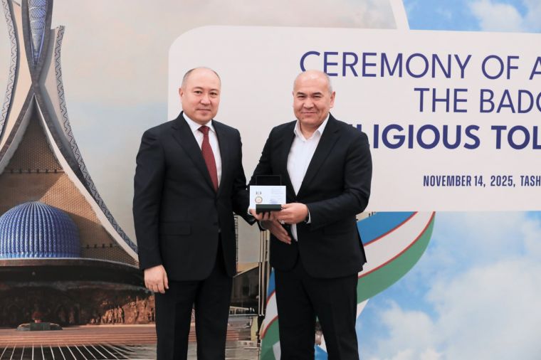 Вручены нагрудные знаки 