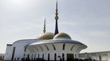 Namangan shahridagi yangi innovatsion  “Yusufxon o'g'li Qosimxon” jomesi masjidning ochilish marosimidan fotolavhalar