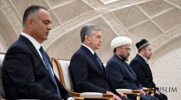 Президент Шавкат Мирзиёев Самарқанд вилояти Пайариқ туманида қайтадан бунёд этилган Имом Бухорий мажмуасига ташриф буюрди