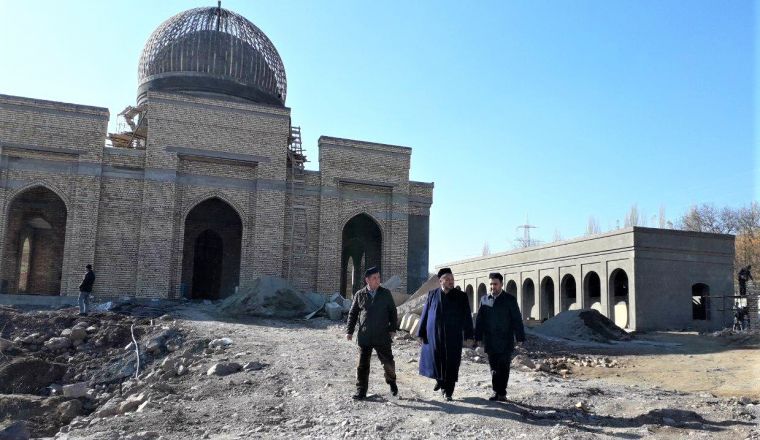 Катта йўл бўйида қурилаётган масжидлар лойиҳаларига алоҳида эътибор қаратилмоқда