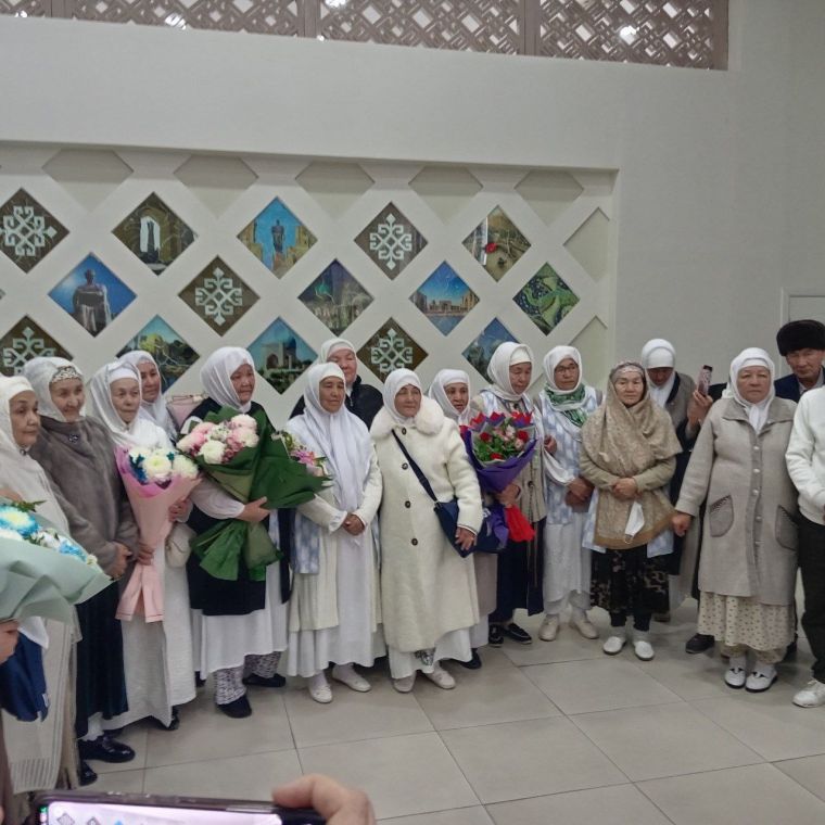 Первые паломники из Каракалпакстана в 2025 году совершили обряды умры