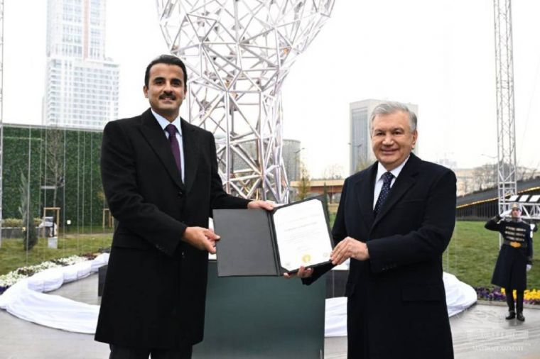 إقامة التمثال الذي يرمز إلى مكافحة الفساد في العاصمة مدينة طشقند