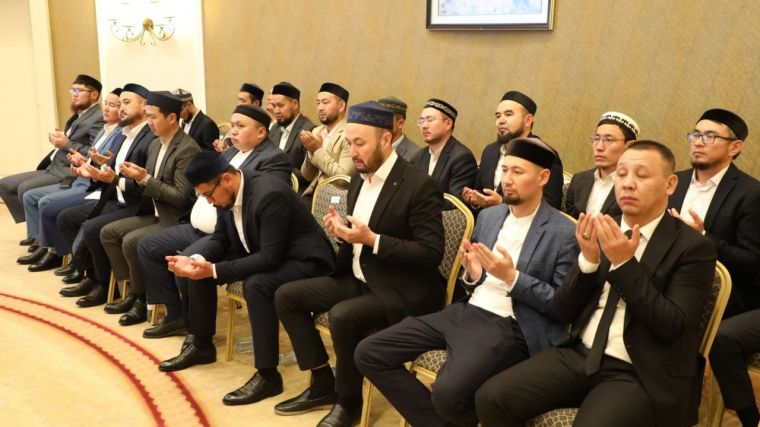 عقد الاجتماع الأول لمجلس الإفتاء للدول التركية فعالاً