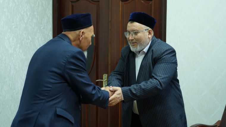 Homidjon domla Ishmatbekov fuqarolar murojaatini tingladi