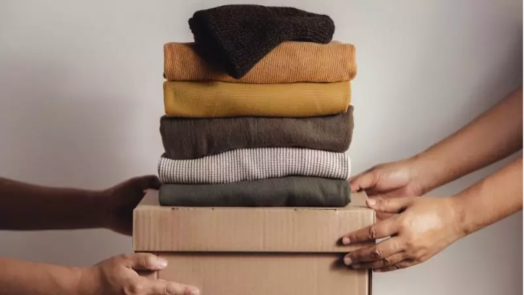 Эски кийимларни садақа қилиш