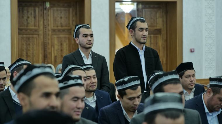 Бухорода имом-хатиблар ва отинойилар билан амалий учрашув