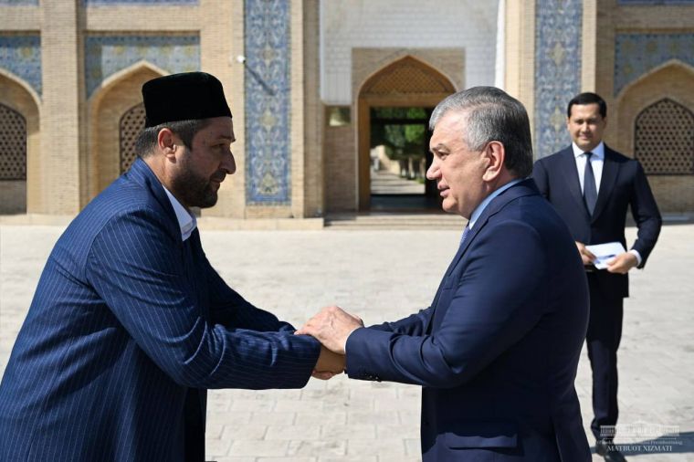 Shavkat Mirziyoevning Buxorodagi ilk manzili - Bahouddin Naqshband maqbarasi