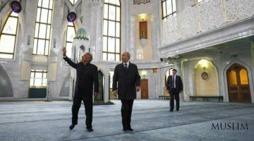 Путин посетил мечеть в Казани