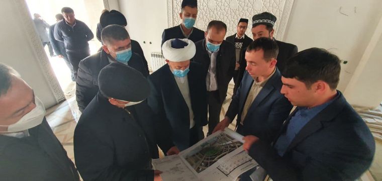 Муфтий ҳазратлари Мир Араб олий мадрасаси янги биноси қурилишини кўздан кечирди, талаба-ёшлар билан самимий мулоқот қурди