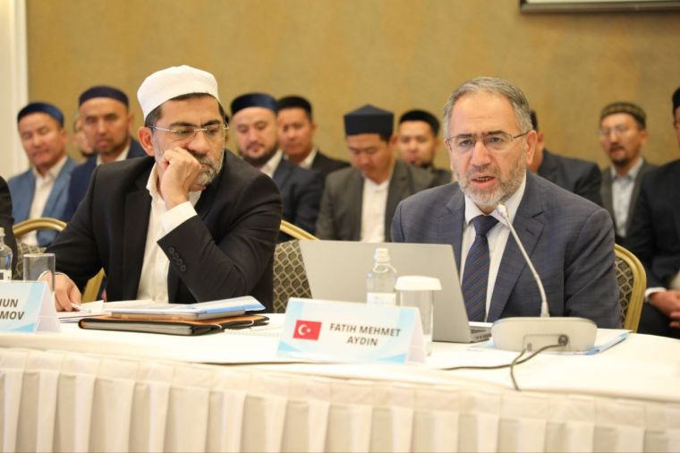 عقد الاجتماع الأول لمجلس الإفتاء للدول التركية فعالاً