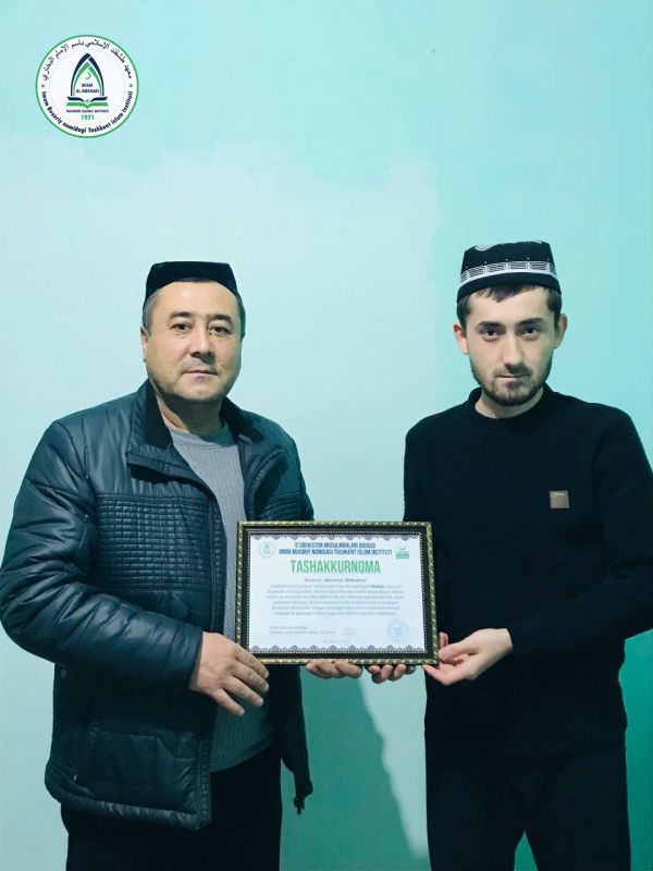 Фарзанди таълимига эътиборли ота-оналар эътироф этилди (фото+)