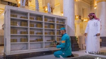 Раздача 35 000 Коранов в Масджид аль-Харам по случаю хаджа
