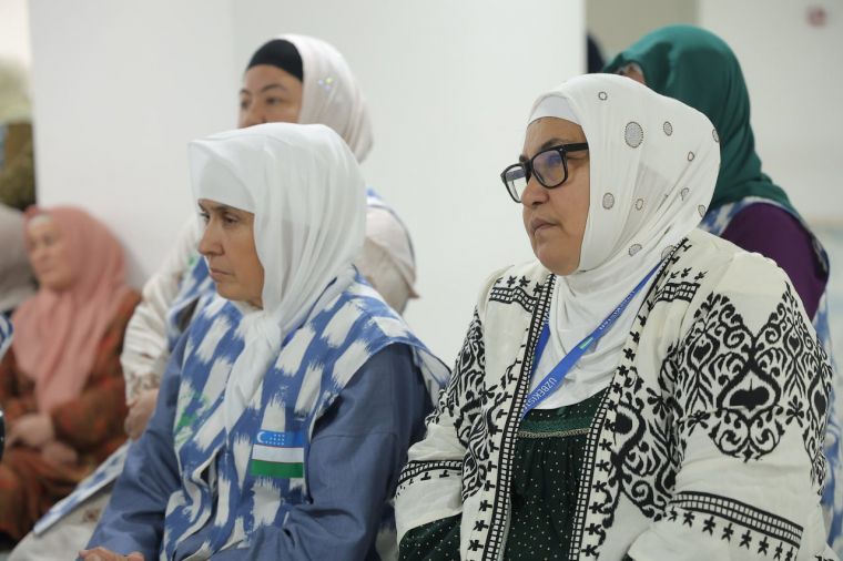 Ҳаж – 2025: Аёл зиёратчиларга ибодат ва тиббий масалалар бўйича маслаҳатлар берилди