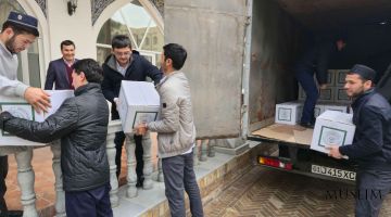 Тингловчилар учун Қуръон китоблари ҳадя қилинди 