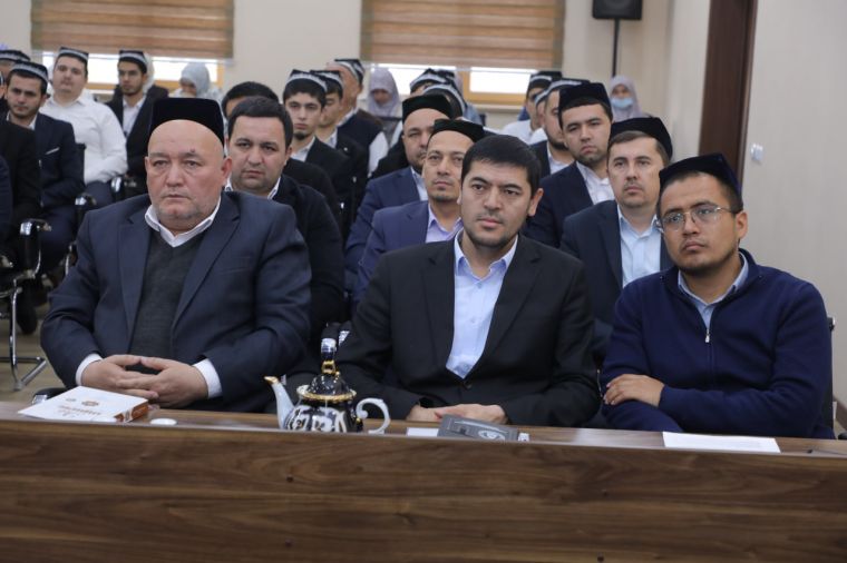 Олий маъҳадда “Эй бандаларим...” китобининг тақдимоти ўтказилди  