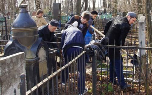 Латвия мусулмонлари қабристонни тозалаш учун ҳашар уюштиришди