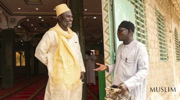 Мужчин в специальных школах учат помогать женщинам по дому и снижать материнскую смертность