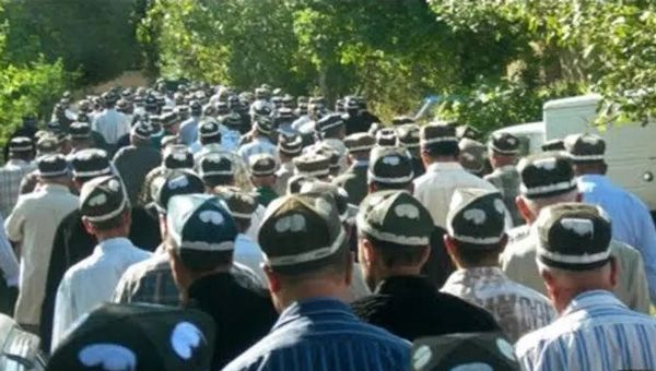 Динда саволим бор: Маййит ҳали мозорга етиб бормасидан Қуръон сураларидан ўқиб бағишлаш мумкинми?