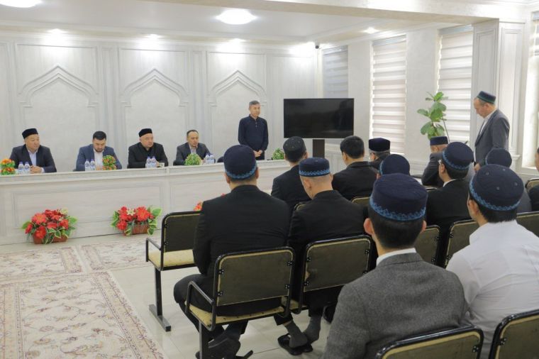 Билим юрти битирувчи талабалари билан очиқ мулоқот ўтказилди