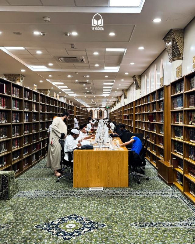 Shayx hazratlarining kitoblari Masjidi Nabaviyda