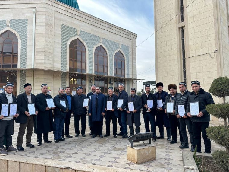 Qumqo‘rg‘onda faol din peshvolari taqdirlandi (foto+)