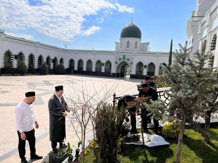 В наших мечетях идёт активная подготовка к священному Рамадану (Фоторепортаж+)