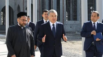 وصل الرئيس شوكت ميرزيوييف إلى منطقة سمرقند في 16 أكتوبر للمشاركة في الجلسة اليوبيل للجمعية العامة