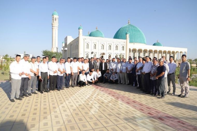 Qoraqalpog'istonlik diniy soha xodimlari va nuroniylar nukus shahriga sayohat qildi