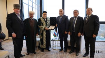 Shayxulislom Ollohshukur Poshozodaga “Faxriy doktor” unvoni berildi