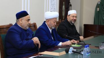 Меҳмонлар Ҳазрати Имом мажмуасида (Фотолавҳа)